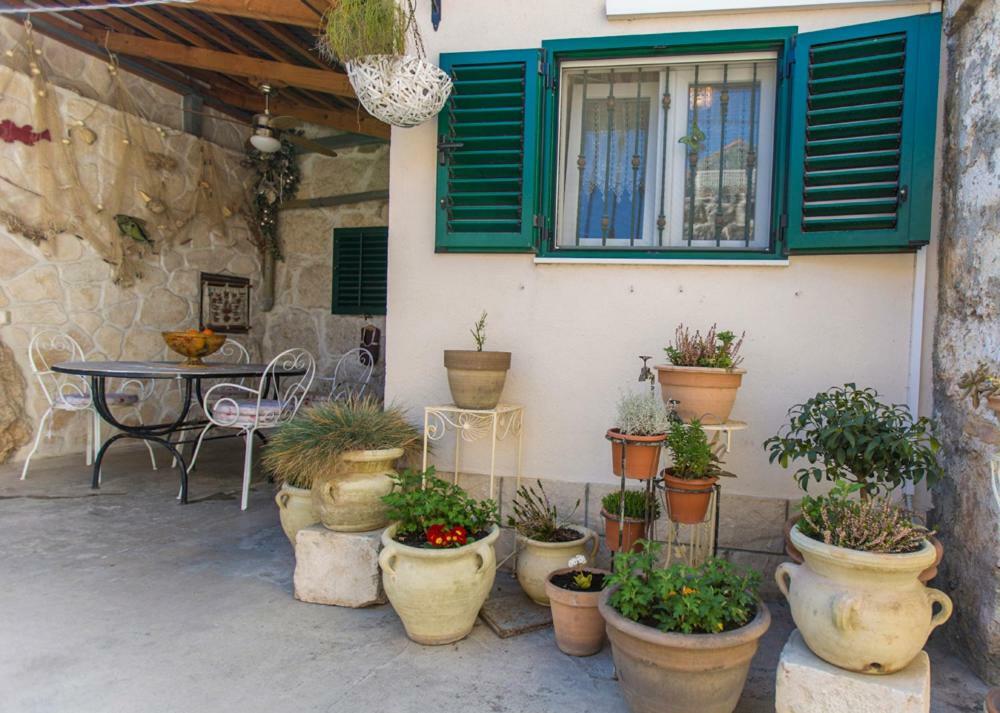 Apartment Antica With Yard & Bbq Split Exterior foto